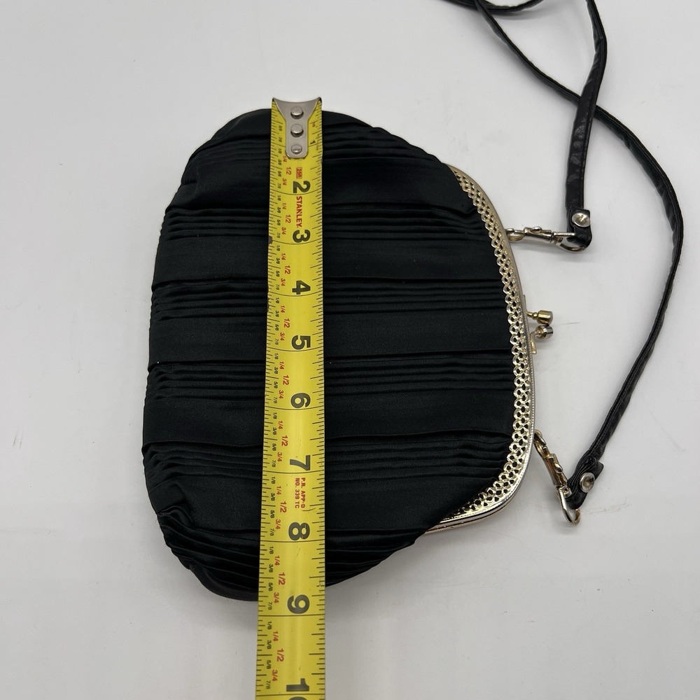 Vtg La Regale Black Pleated Satin‎ Evening Bag Gold Kiss Lock Clasp & Strap - Picture 4 of 7